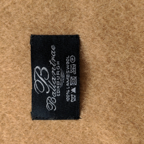 100% lambswool Ballantrae Edinburgh camel scarf tasseled - Picture 2 of 14